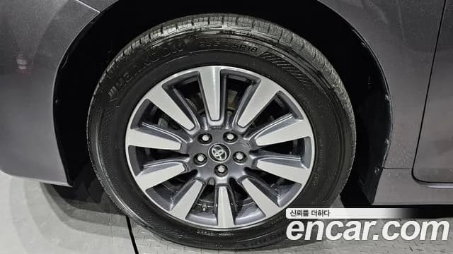 2020 Toyota Sienna 3.5 AWD Sold VIN 5TDDZ3DC9LS237231 – trunk area 2020 Toyota Sienna 3.5 AWD Sold VIN 5TDDZ3DC9LS237231 – trunk area