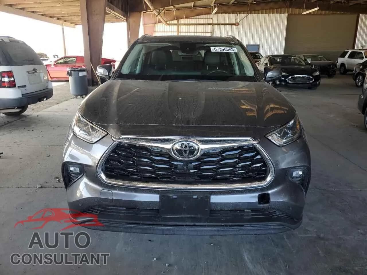 2022 TOYOTA HIGHLANDER Damaged VIN 5TDDZRBH1NS247630 – interior seats 2022 TOYOTA HIGHLANDER Damaged VIN 5TDDZRBH1NS247630 – interior seats