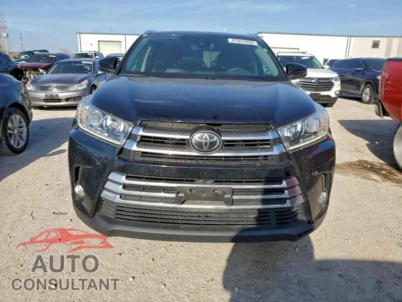 2018 TOYOTA HIGHLANDER Damaged VIN 5TDDZRFH9JS824179 – interior seats 2018 TOYOTA HIGHLANDER Damaged VIN 5TDDZRFH9JS824179 – interior seats