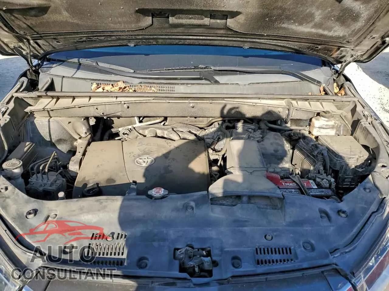 2018 TOYOTA HIGHLANDER Damaged VIN 5TDDZRFH9JS824179 – photo 12 2018 TOYOTA HIGHLANDER Damaged VIN 5TDDZRFH9JS824179 – photo 12