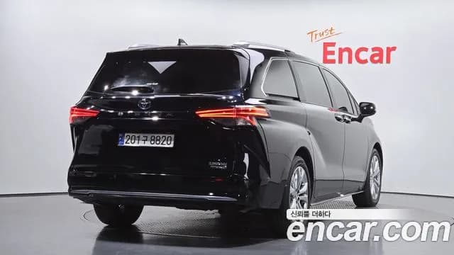 2022 Toyota Sienna 4th Gen 2.5 Hybrid 2WD Sold VIN 5TDGRKEC5NS102420 – interior seats 2022 Toyota Sienna 4th Gen 2.5 Hybrid 2WD Sold VIN 5TDGRKEC5NS102420 – interior seats