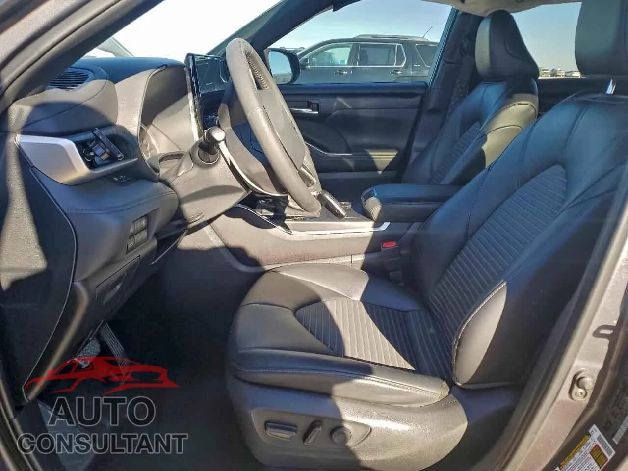 2024 TOYOTA HIGHLANDER Damaged VIN 5TDKDRAHXRS531903 – exterior detail 2024 TOYOTA HIGHLANDER Damaged VIN 5TDKDRAHXRS531903 – exterior detail