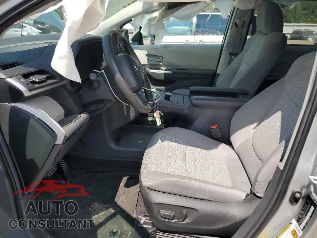 2024 TOYOTA All Models Damaged VIN 5TDKSKFC8RS140159 – exterior detail 2024 TOYOTA All Models Damaged VIN 5TDKSKFC8RS140159 – exterior detail