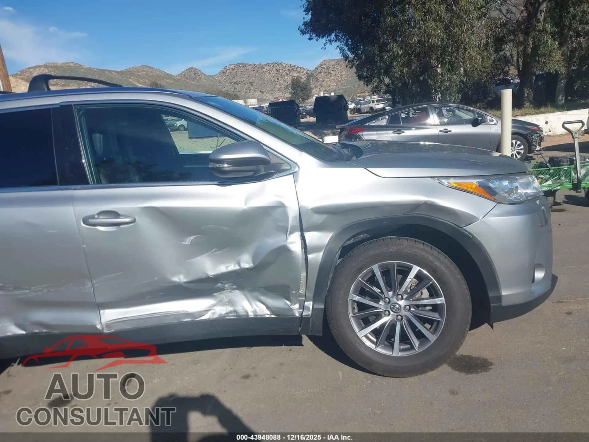 2019 TOYOTA HIGHLANDER Damaged VIN 5TDKZRFH8KS307948 – photo 12 2019 TOYOTA HIGHLANDER Damaged VIN 5TDKZRFH8KS307948 – photo 12