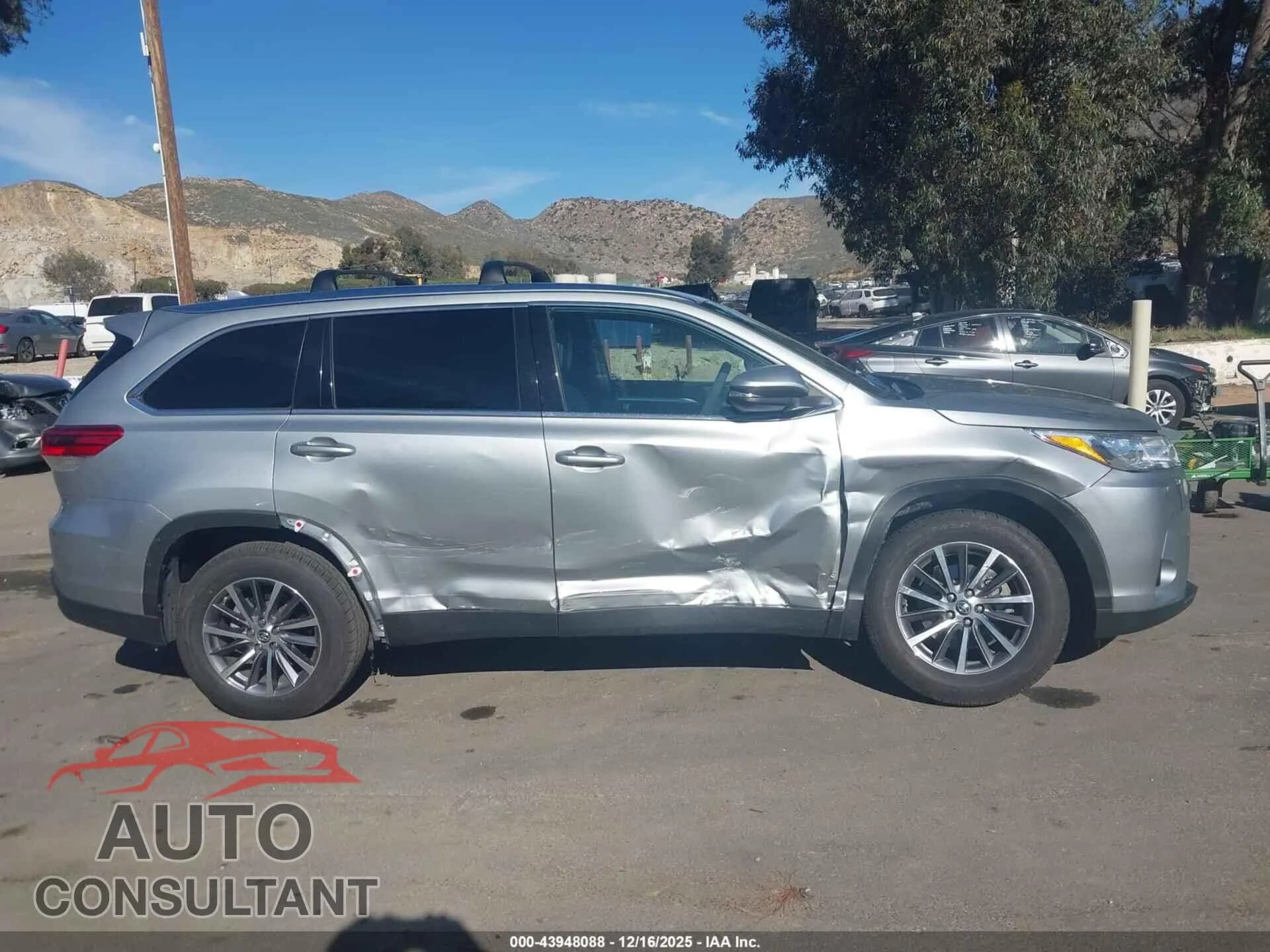 2019 TOYOTA HIGHLANDER Damaged VIN 5TDKZRFH8KS307948 – photo 14 2019 TOYOTA HIGHLANDER Damaged VIN 5TDKZRFH8KS307948 – photo 14
