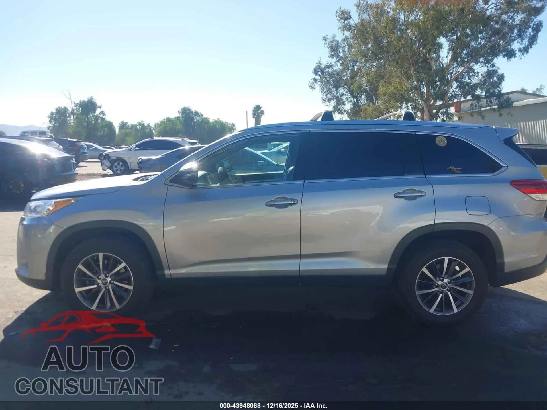 2019 TOYOTA HIGHLANDER Damaged VIN 5TDKZRFH8KS307948 – photo 15 2019 TOYOTA HIGHLANDER Damaged VIN 5TDKZRFH8KS307948 – photo 15