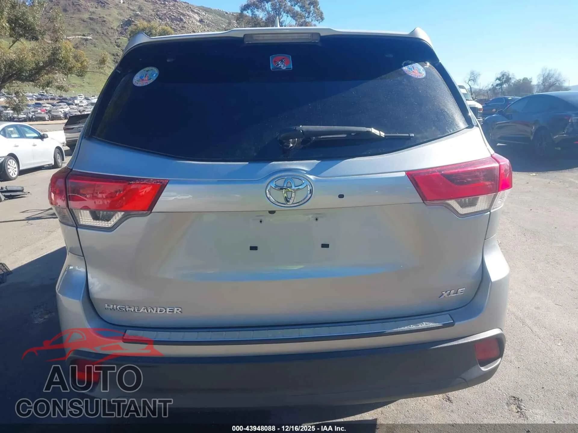 2019 TOYOTA HIGHLANDER Damaged VIN 5TDKZRFH8KS307948 – photo 17 2019 TOYOTA HIGHLANDER Damaged VIN 5TDKZRFH8KS307948 – photo 17