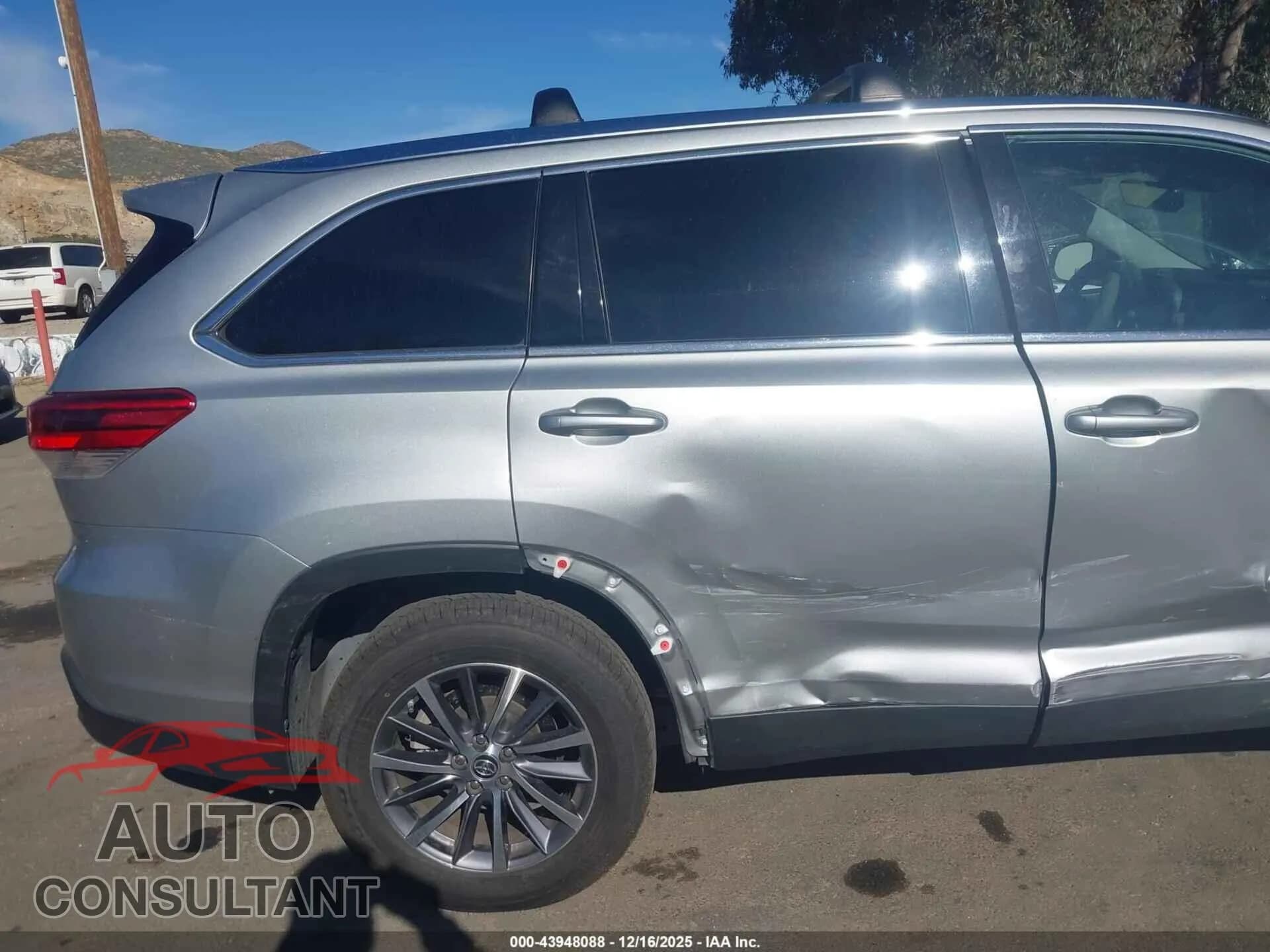2019 TOYOTA HIGHLANDER Damaged VIN 5TDKZRFH8KS307948 – photo 18 2019 TOYOTA HIGHLANDER Damaged VIN 5TDKZRFH8KS307948 – photo 18