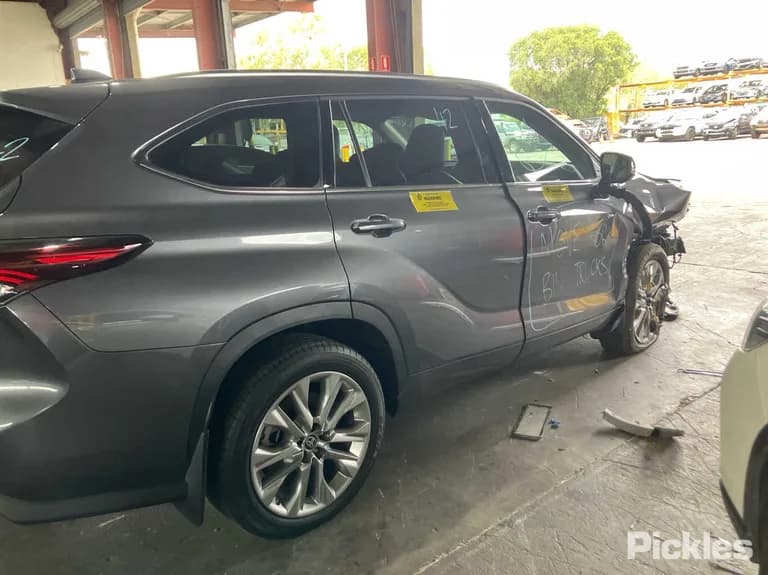 2025 Toyota Kluger Used VIN 5TDLB3CH30S681083 – front exterior 2025 Toyota Kluger Used VIN 5TDLB3CH30S681083 – front exterior