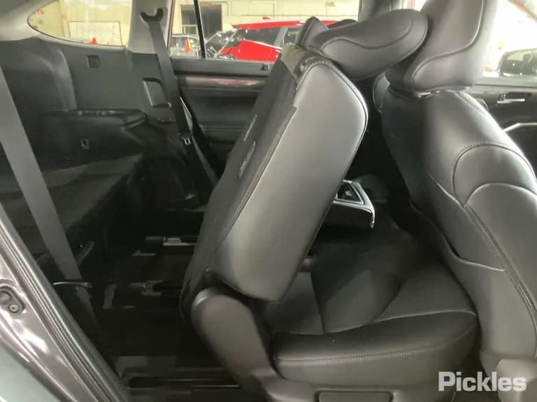 2025 Toyota Kluger Used VIN 5TDLB3CH30S681083 – photo 11 2025 Toyota Kluger Used VIN 5TDLB3CH30S681083 – photo 11