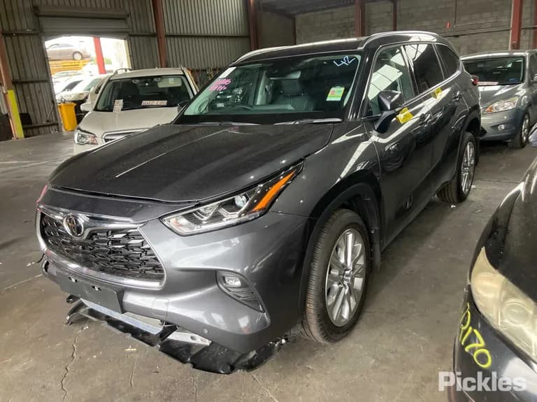 2025 Toyota Kluger Used VIN 5TDLB3CH30S681083 – photo 13 2025 Toyota Kluger Used VIN 5TDLB3CH30S681083 – photo 13