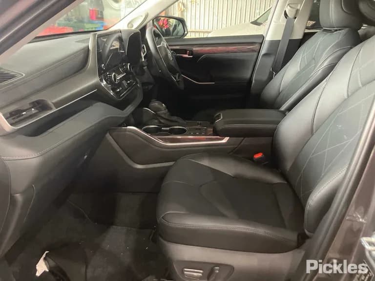 2025 Toyota Kluger Used VIN 5TDLB3CH30S681083 – photo 18 2025 Toyota Kluger Used VIN 5TDLB3CH30S681083 – photo 18