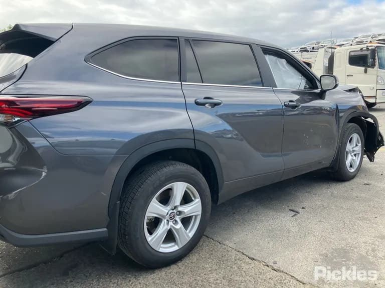 2025 Toyota Kluger Used VIN 5TDLB3CHX0S645861 – photo 15 2025 Toyota Kluger Used VIN 5TDLB3CHX0S645861 – photo 15