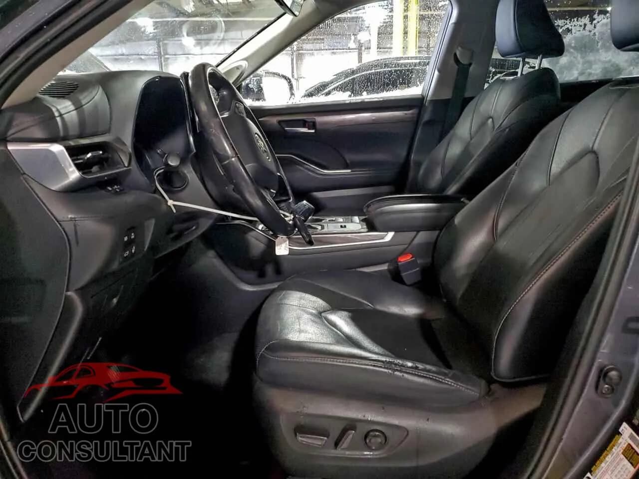 2020 TOYOTA HIGHLANDER Damaged VIN 5TDXBRCHXLS013726 – exterior detail 2020 TOYOTA HIGHLANDER Damaged VIN 5TDXBRCHXLS013726 – exterior detail