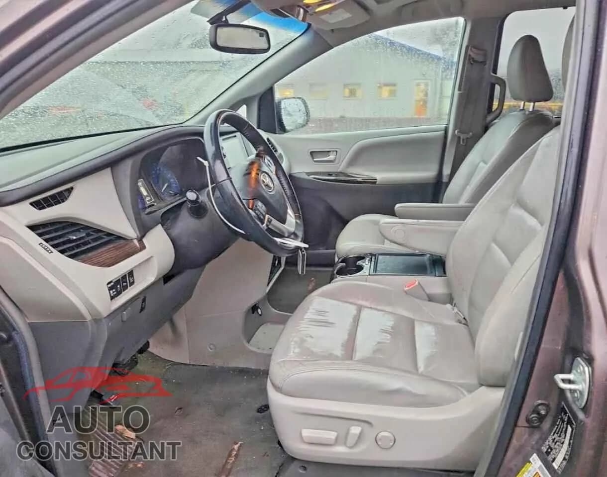 2015 TOYOTA All Models Damaged VIN 5TDYK3DC6FS683704 – exterior detail 2015 TOYOTA All Models Damaged VIN 5TDYK3DC6FS683704 – exterior detail