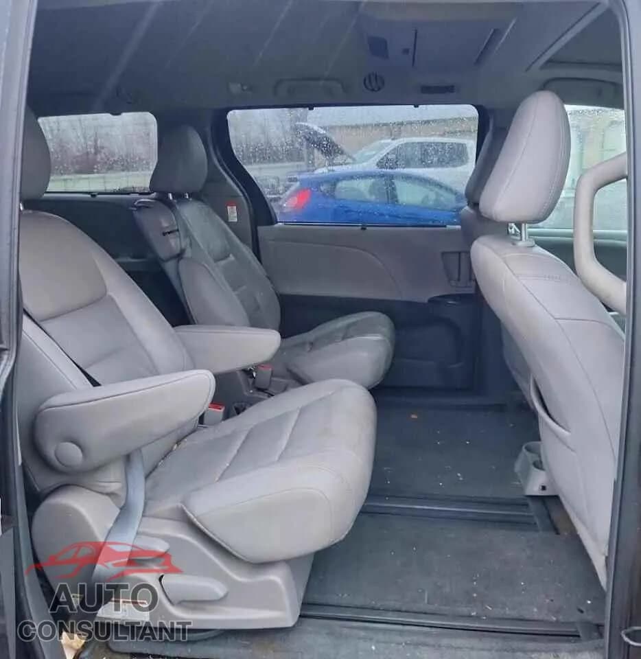 2015 TOYOTA All Models Damaged VIN 5TDYK3DC6FS683704 – photo 11 2015 TOYOTA All Models Damaged VIN 5TDYK3DC6FS683704 – photo 11