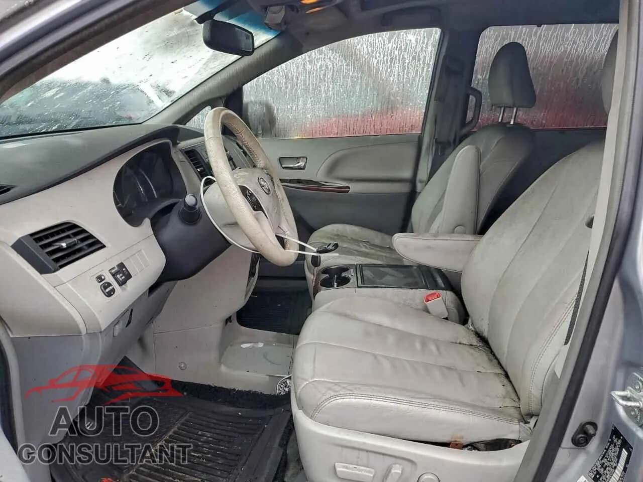 2014 TOYOTA All Models Damaged VIN 5TDYK3DCXES424485 – exterior detail 2014 TOYOTA All Models Damaged VIN 5TDYK3DCXES424485 – exterior detail