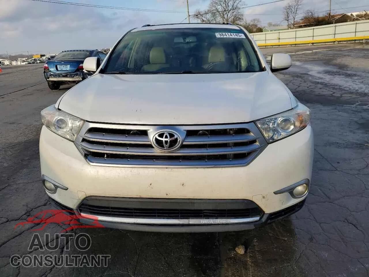 2011 TOYOTA HIGHLANDER Damaged VIN 5TDYK3EH5BS048588 – interior seats 2011 TOYOTA HIGHLANDER Damaged VIN 5TDYK3EH5BS048588 – interior seats