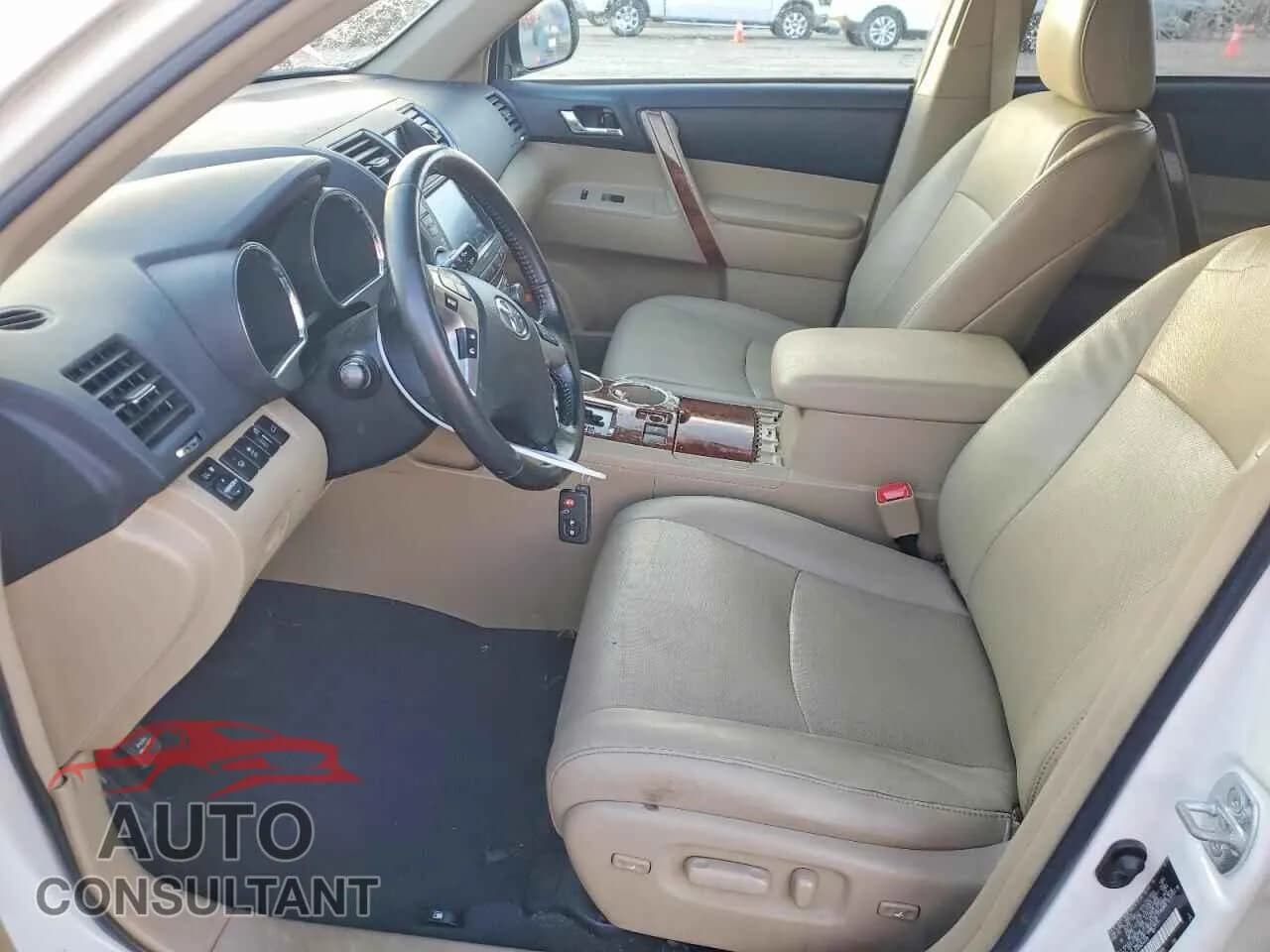 2011 TOYOTA HIGHLANDER Damaged VIN 5TDYK3EH5BS048588 – exterior detail 2011 TOYOTA HIGHLANDER Damaged VIN 5TDYK3EH5BS048588 – exterior detail