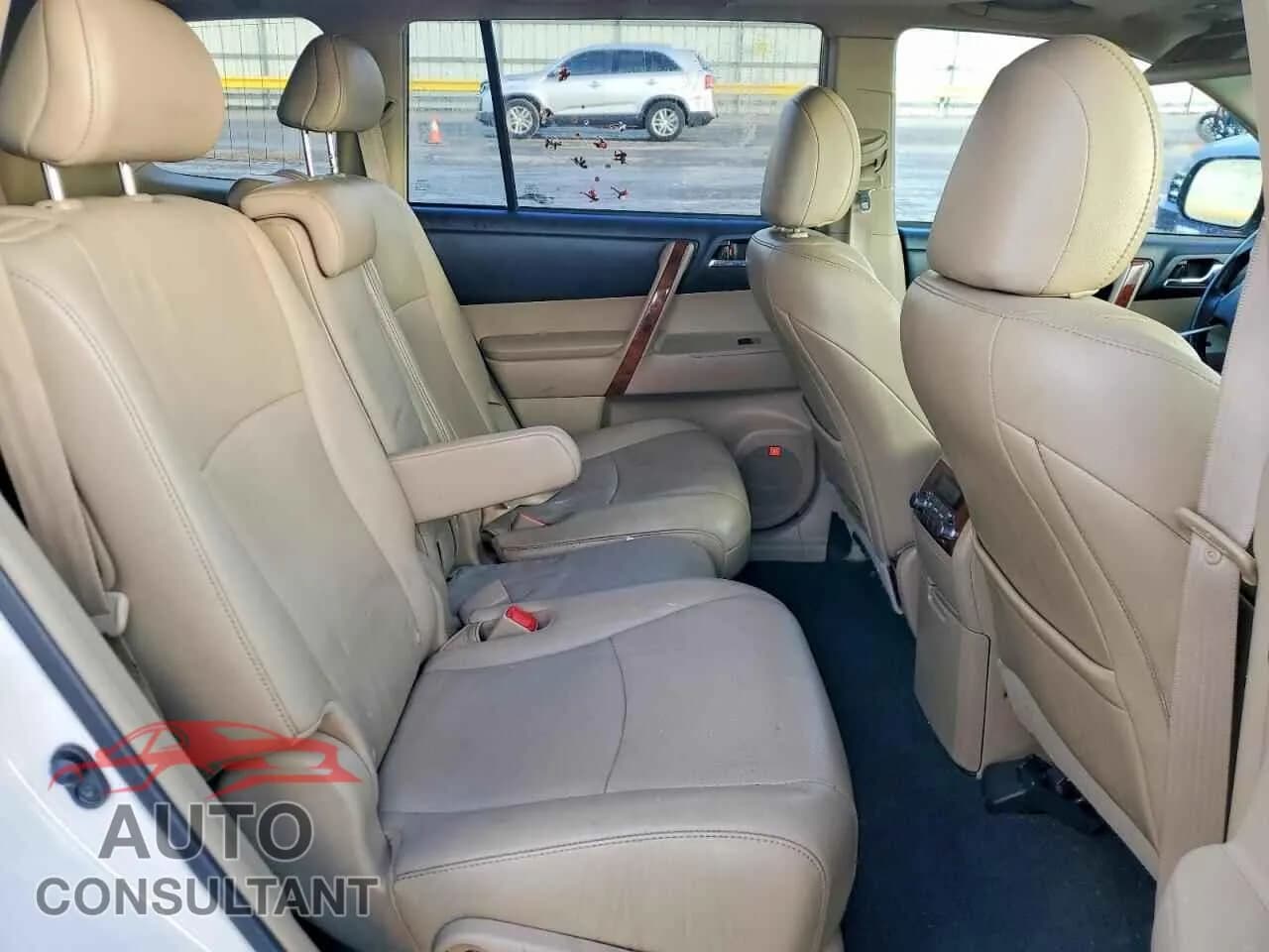 2011 TOYOTA HIGHLANDER Damaged VIN 5TDYK3EH5BS048588 – photo 11 2011 TOYOTA HIGHLANDER Damaged VIN 5TDYK3EH5BS048588 – photo 11