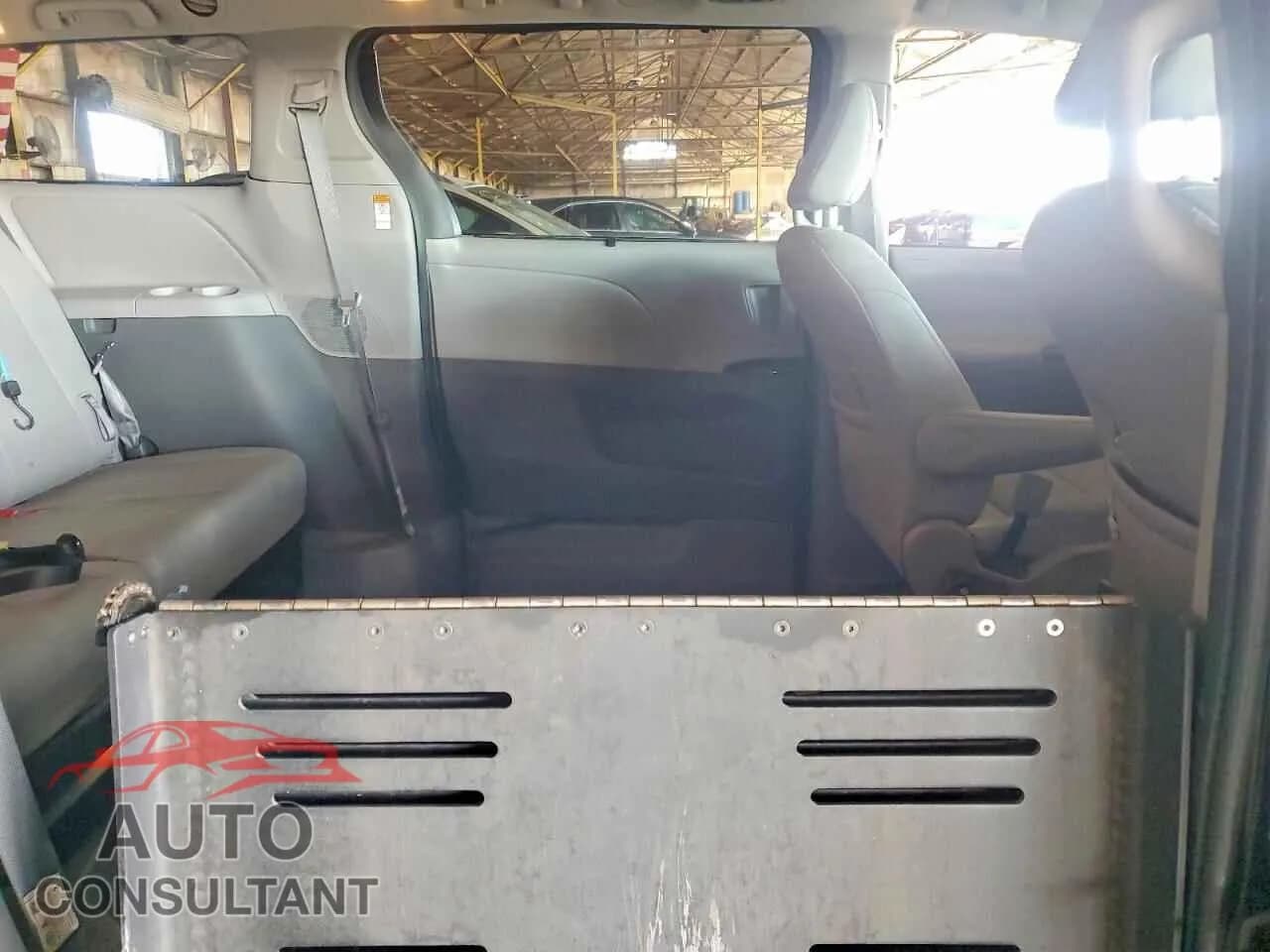 2018 TOYOTA All Models Damaged VIN 5TDYZ3DC2JS944122 – photo 11 2018 TOYOTA All Models Damaged VIN 5TDYZ3DC2JS944122 – photo 11