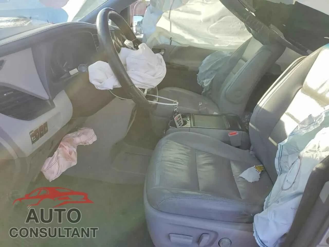 2017 TOYOTA All Models Damaged VIN 5TDYZ3DC6HS868446 – exterior detail 2017 TOYOTA All Models Damaged VIN 5TDYZ3DC6HS868446 – exterior detail