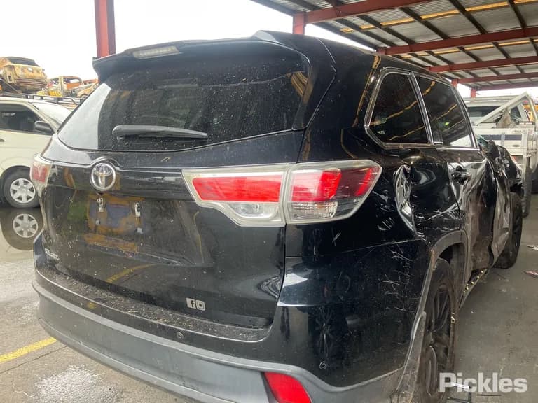 2016 Toyota Kluger Used VIN 5TDZK3FH80S125793 – undercarriage 2016 Toyota Kluger Used VIN 5TDZK3FH80S125793 – undercarriage