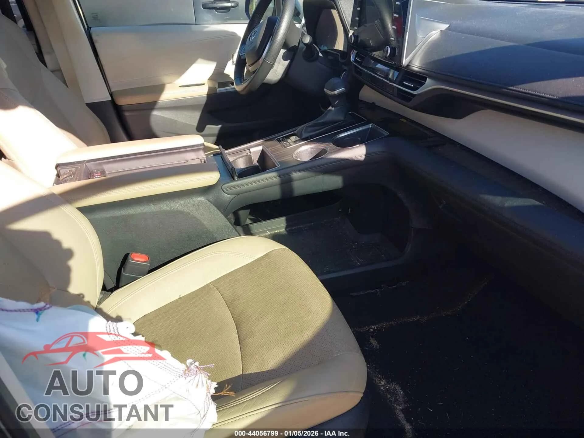 2022 TOYOTA SIENNA Damaged VIN 5TDZRKEC4NS110307 – interior seats 2022 TOYOTA SIENNA Damaged VIN 5TDZRKEC4NS110307 – interior seats