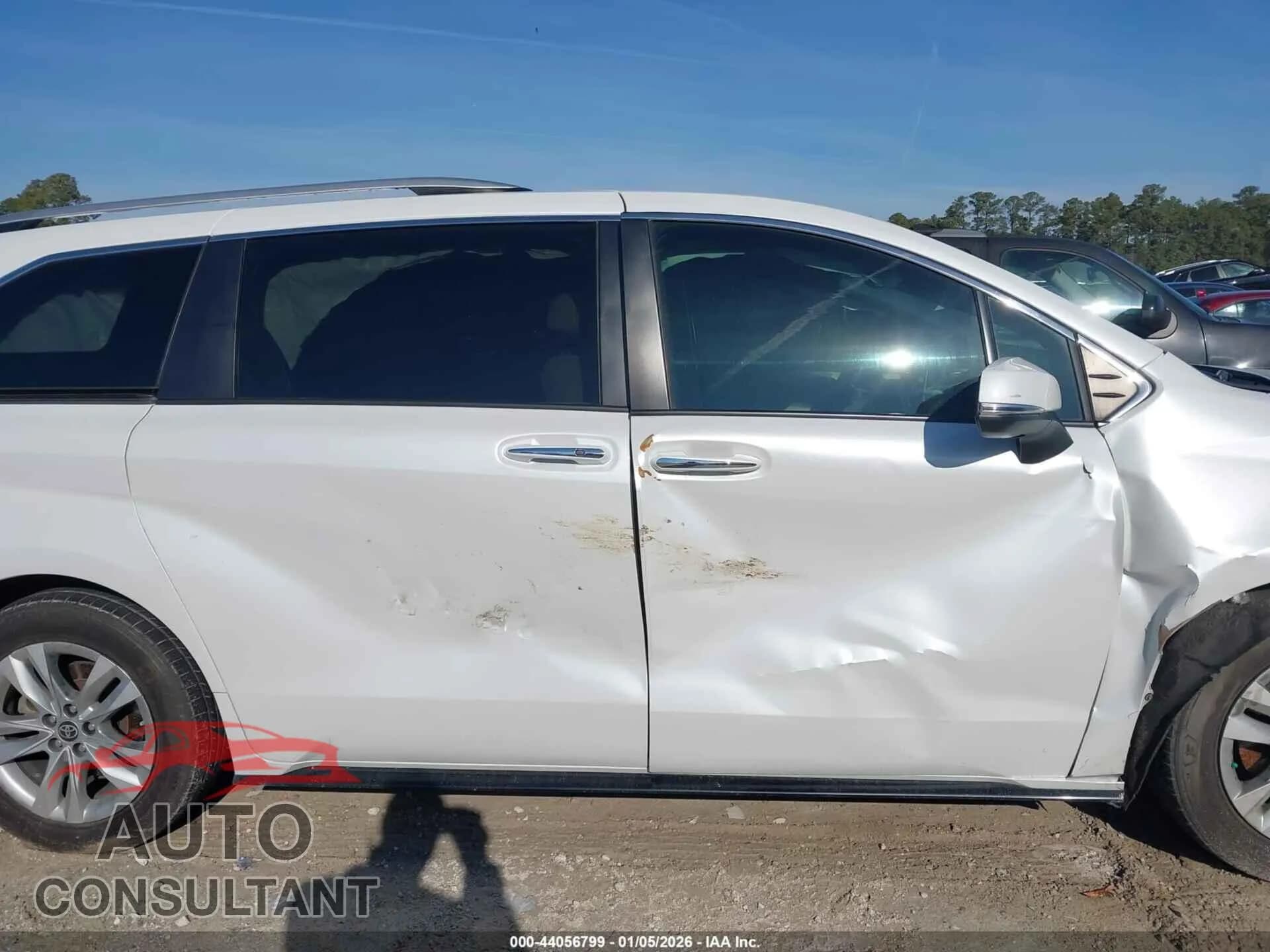 2022 TOYOTA SIENNA Damaged VIN 5TDZRKEC4NS110307 – photo 13 2022 TOYOTA SIENNA Damaged VIN 5TDZRKEC4NS110307 – photo 13