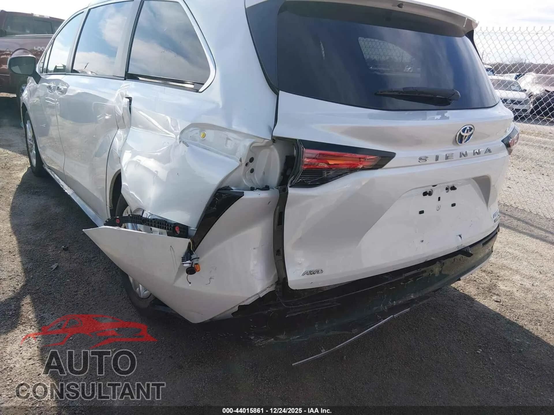 2022 TOYOTA SIENNA Damaged VIN 5TDZSKFC4NS063928 – engine bay 2022 TOYOTA SIENNA Damaged VIN 5TDZSKFC4NS063928 – engine bay