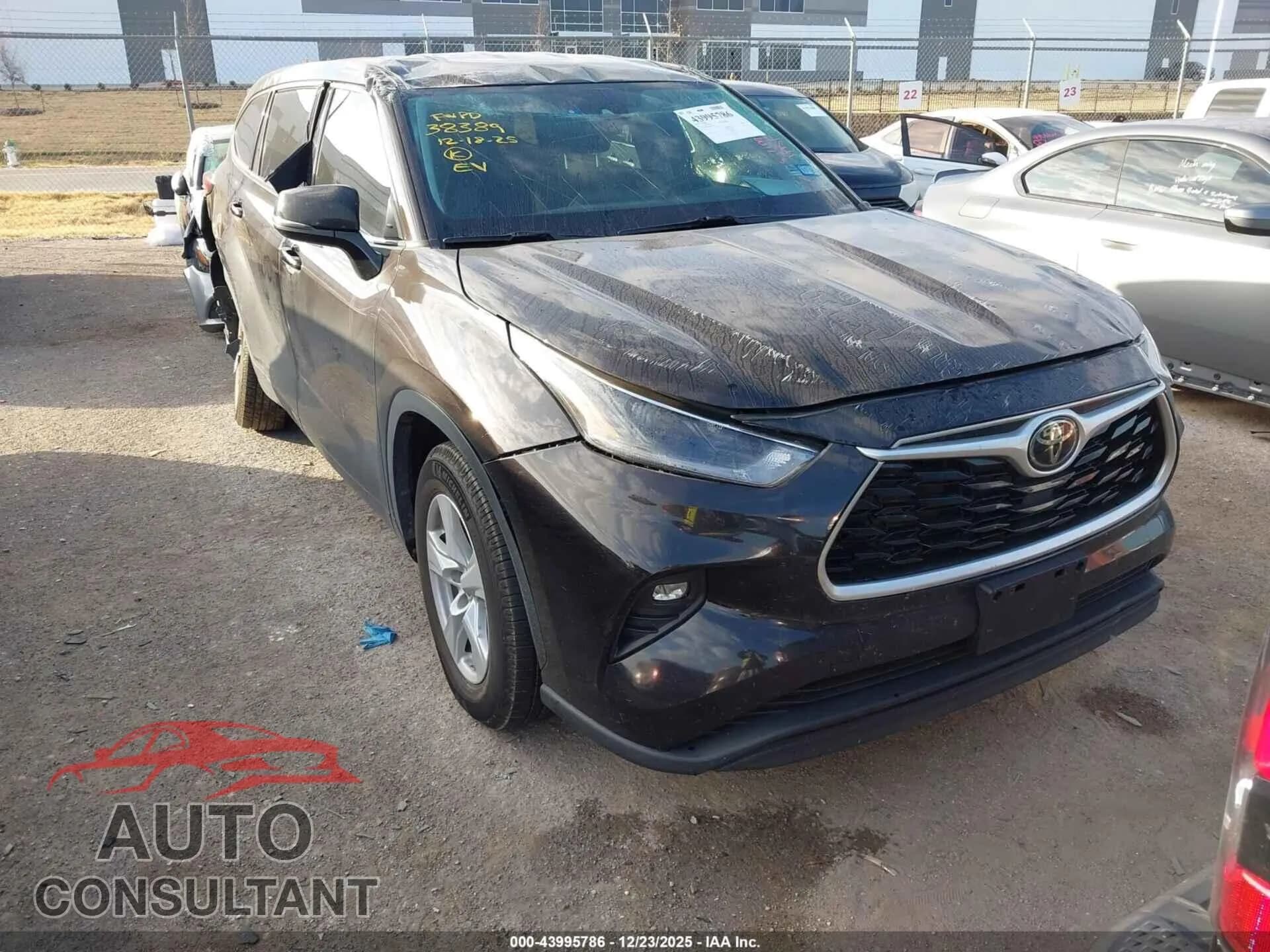 2021 TOYOTA HIGHLANDER Damaged VIN 5TDZZRAH8MS058625 – front exterior 2021 TOYOTA HIGHLANDER Damaged VIN 5TDZZRAH8MS058625 – front exterior