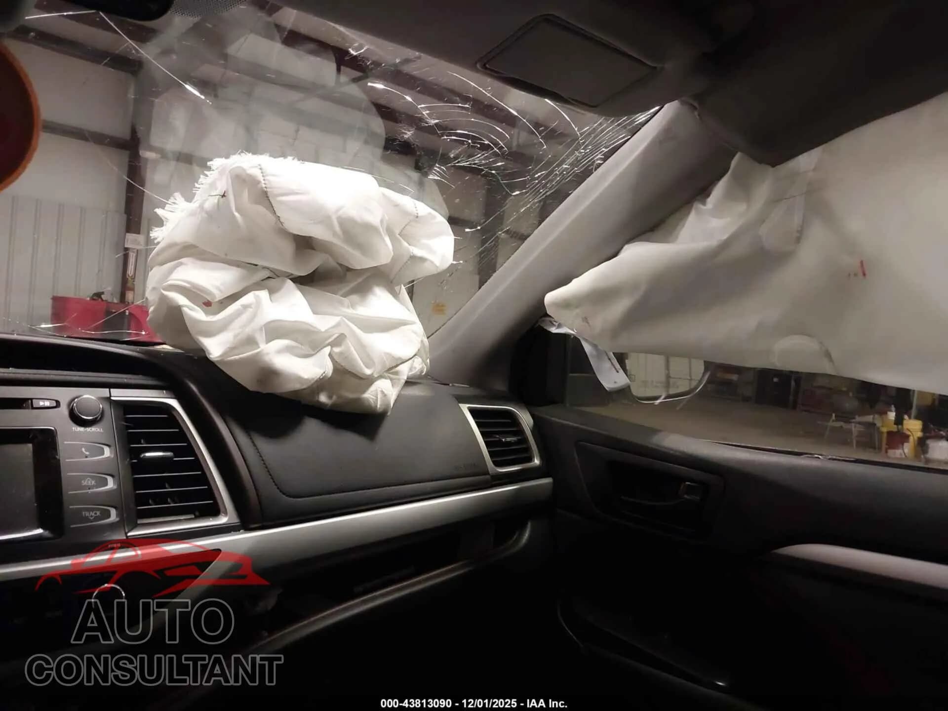 2019 TOYOTA HIGHLANDER Damaged VIN 5TDZZRFH0KS339470 – photo 22 2019 TOYOTA HIGHLANDER Damaged VIN 5TDZZRFH0KS339470 – photo 22