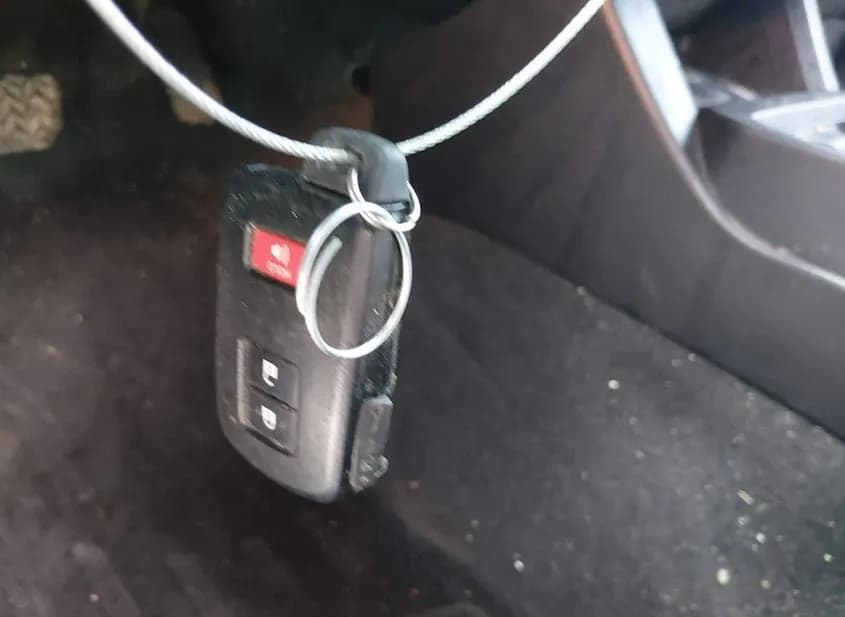 2017 TOYOTA Tacoma Used VIN 5TFCZ5AN4HX074003 – trunk area 2017 TOYOTA Tacoma Used VIN 5TFCZ5AN4HX074003 – trunk area