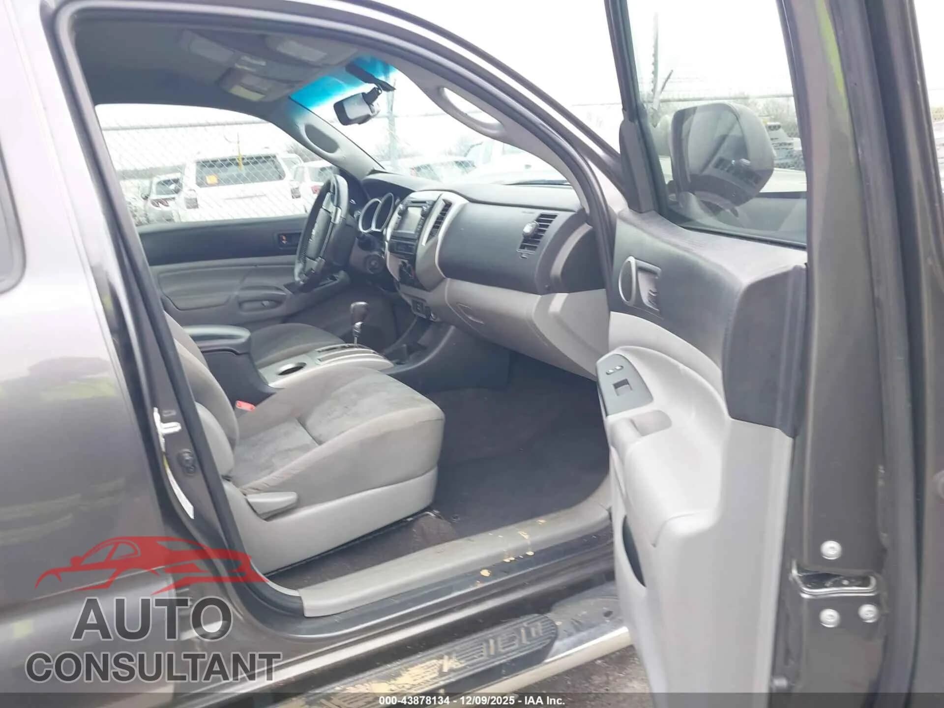 2013 TOYOTA TACOMA Damaged VIN 5TFMU4FN7DX018296 – interior seats 2013 TOYOTA TACOMA Damaged VIN 5TFMU4FN7DX018296 – interior seats