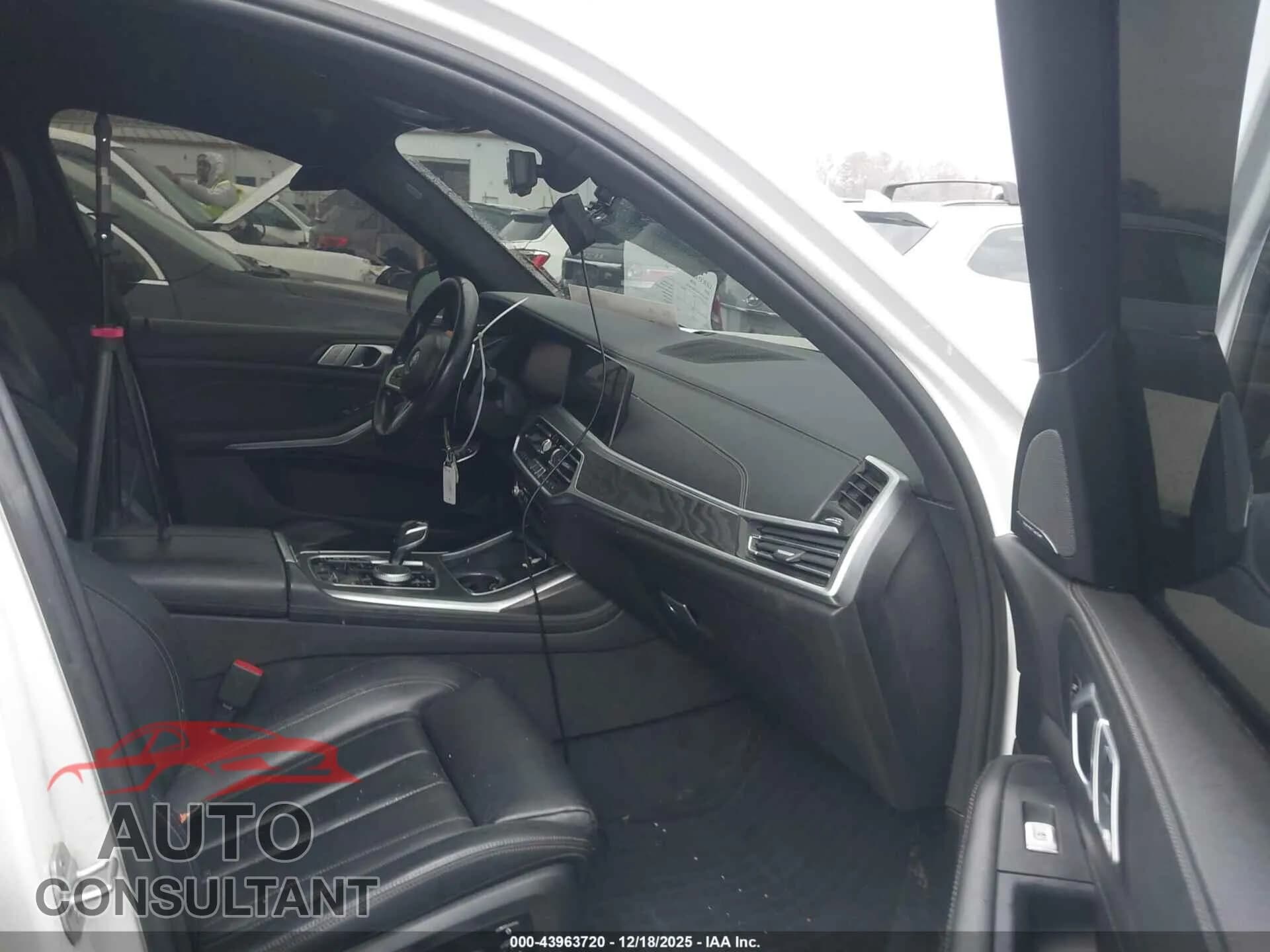 2019 BMW X7 Damaged VIN 5UXCW2C55KL085769 – interior seats 2019 BMW X7 Damaged VIN 5UXCW2C55KL085769 – interior seats