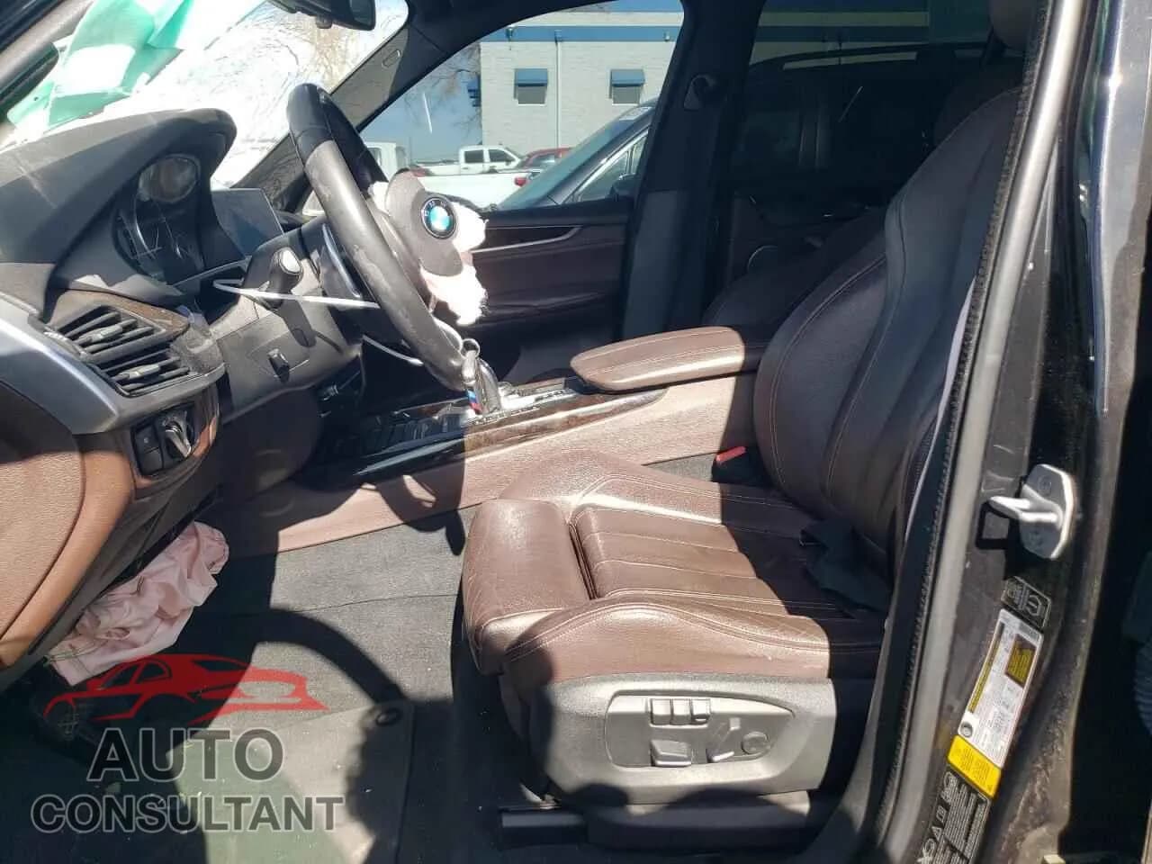 2014 BMW X5 Damaged VIN 5UXKR0C58E0K46919 – exterior detail 2014 BMW X5 Damaged VIN 5UXKR0C58E0K46919 – exterior detail