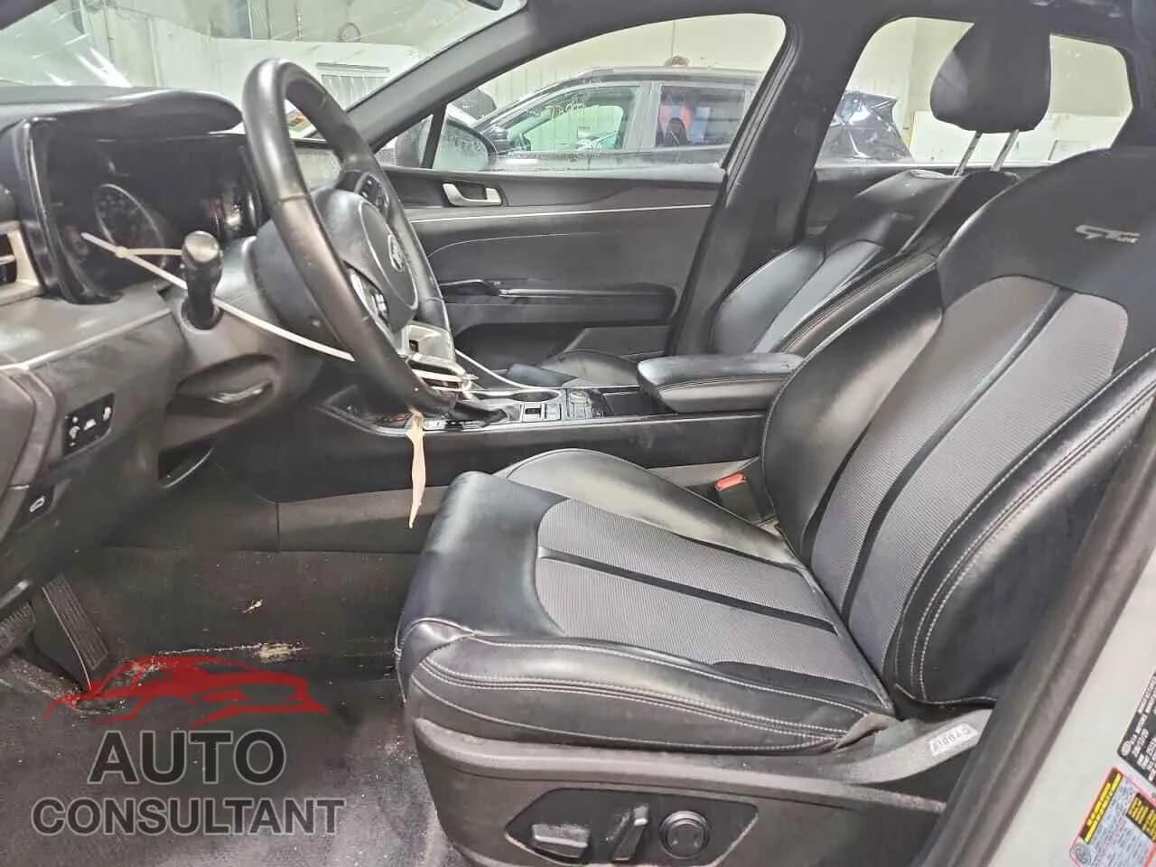 2021 KIA K5 Damaged VIN 5XXG64J24MG002634 – exterior detail 2021 KIA K5 Damaged VIN 5XXG64J24MG002634 – exterior detail