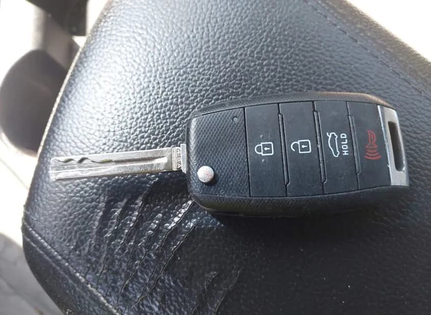 2015 KIA Optima Used VIN 5XXGM4A70FG441026 – trunk area 2015 KIA Optima Used VIN 5XXGM4A70FG441026 – trunk area