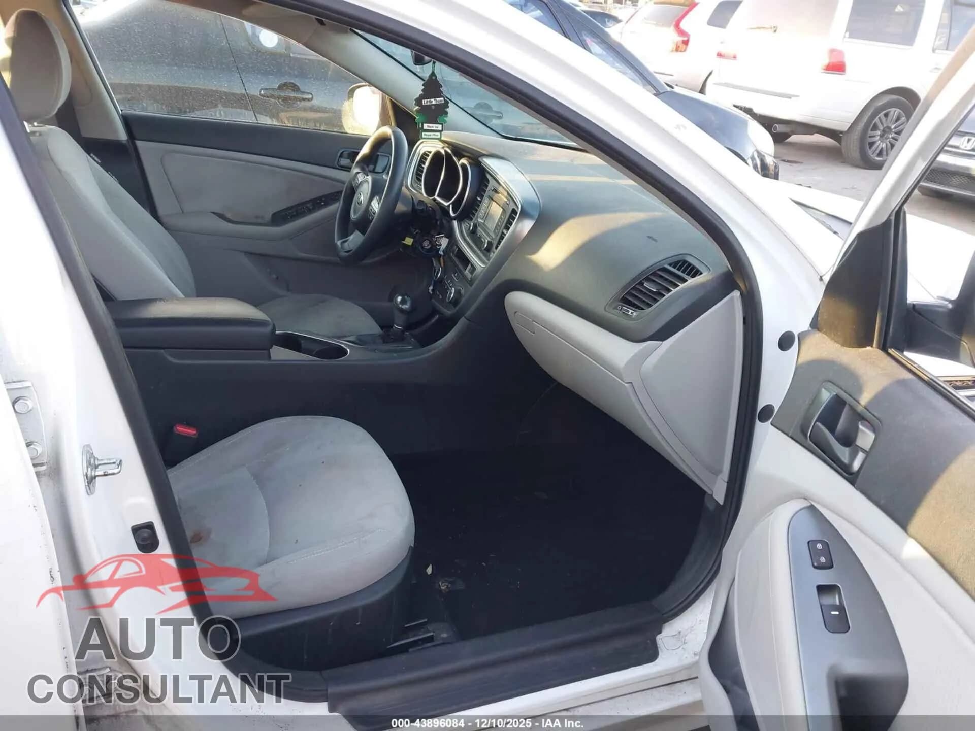 2015 KIA OPTIMA Damaged VIN 5XXGM4A7XFG393079 – interior seats 2015 KIA OPTIMA Damaged VIN 5XXGM4A7XFG393079 – interior seats