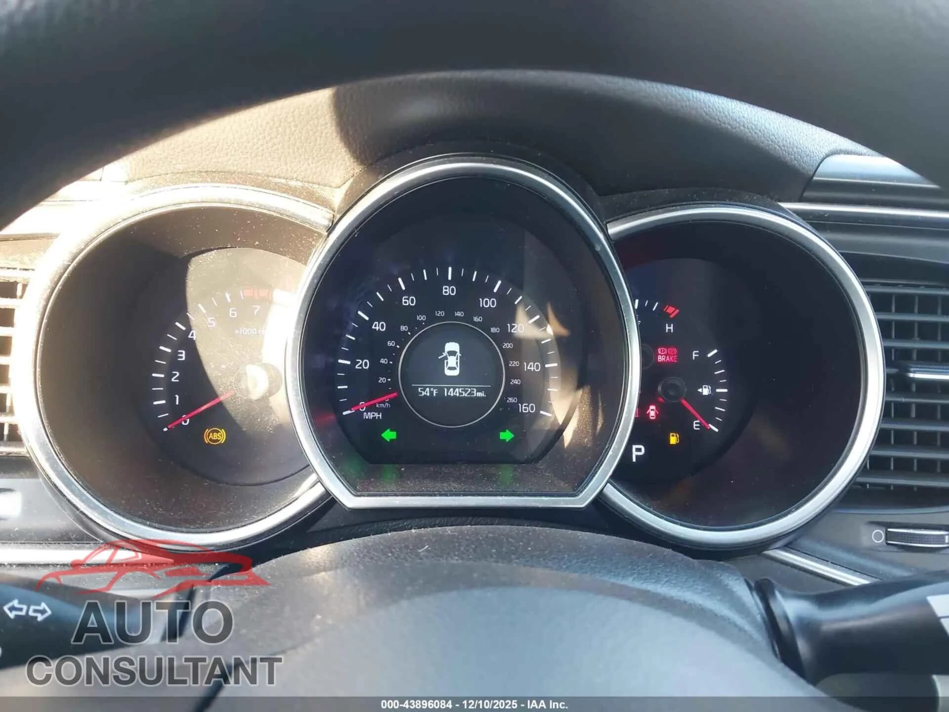 2015 KIA OPTIMA Damaged VIN 5XXGM4A7XFG393079 – exterior detail 2015 KIA OPTIMA Damaged VIN 5XXGM4A7XFG393079 – exterior detail