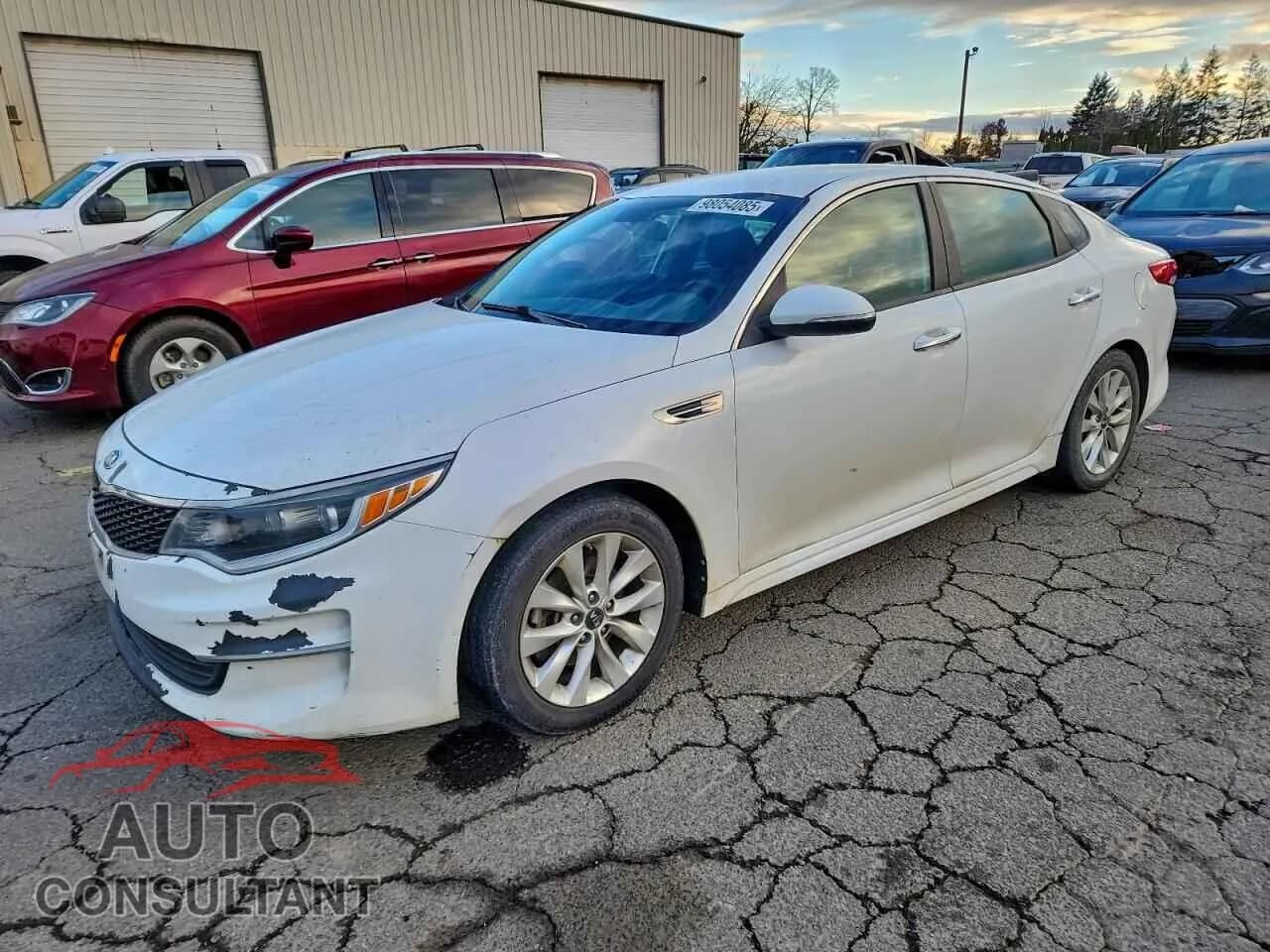 2016 KIA OPTIMA Damaged VIN 5XXGT4L36GG072638 – front exterior 2016 KIA OPTIMA Damaged VIN 5XXGT4L36GG072638 – front exterior