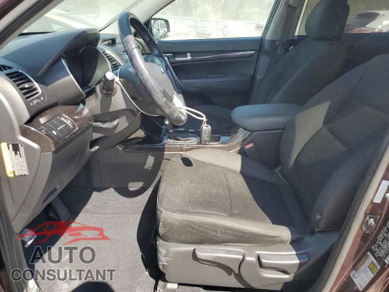 2014 KIA SORENTO Used VIN 5XYKT4A67EG432189 – exterior detail 2014 KIA SORENTO Used VIN 5XYKT4A67EG432189 – exterior detail