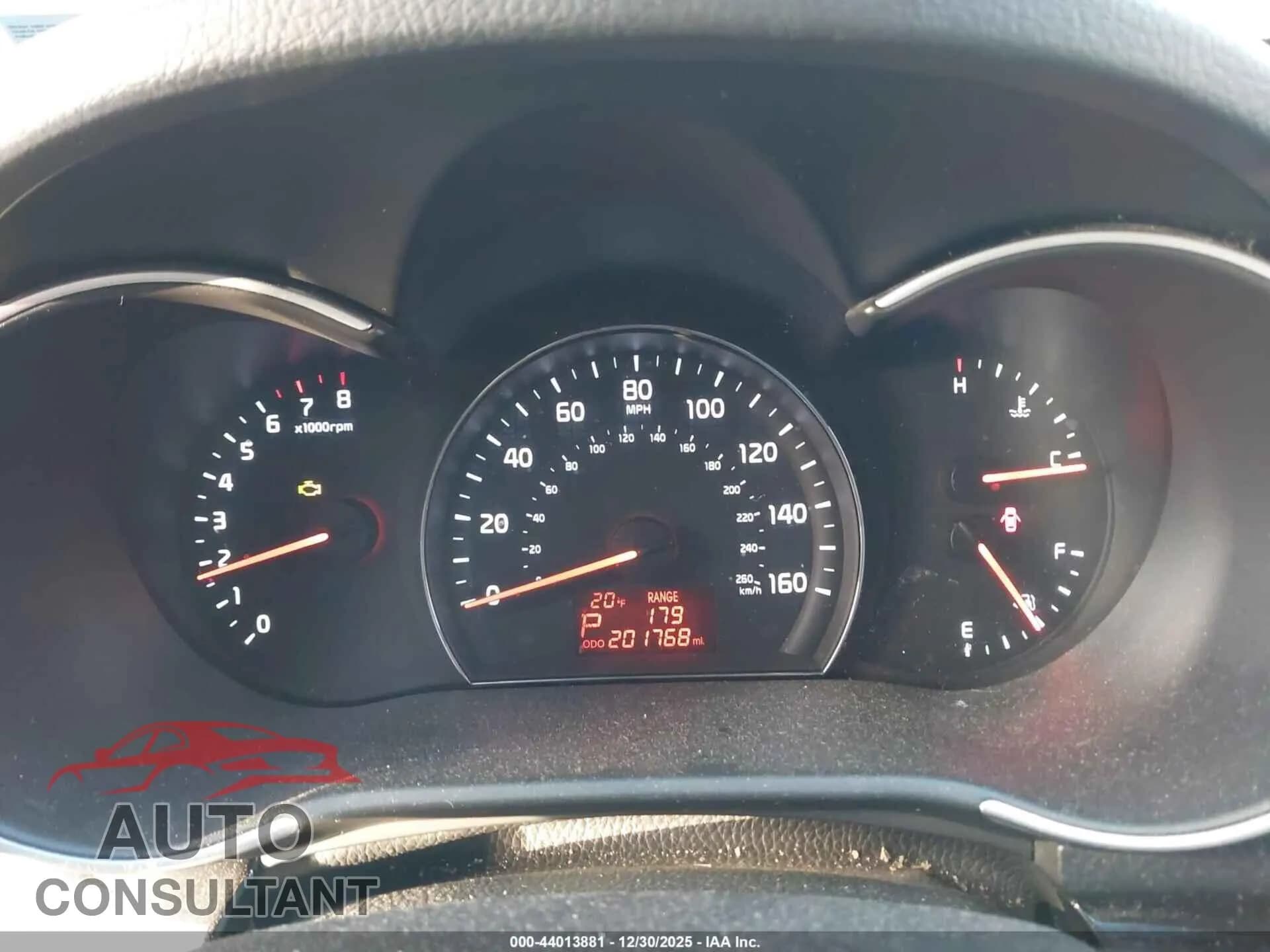 2015 KIA SORENTO Damaged VIN 5XYKTCA60FG571415 – exterior detail 2015 KIA SORENTO Damaged VIN 5XYKTCA60FG571415 – exterior detail