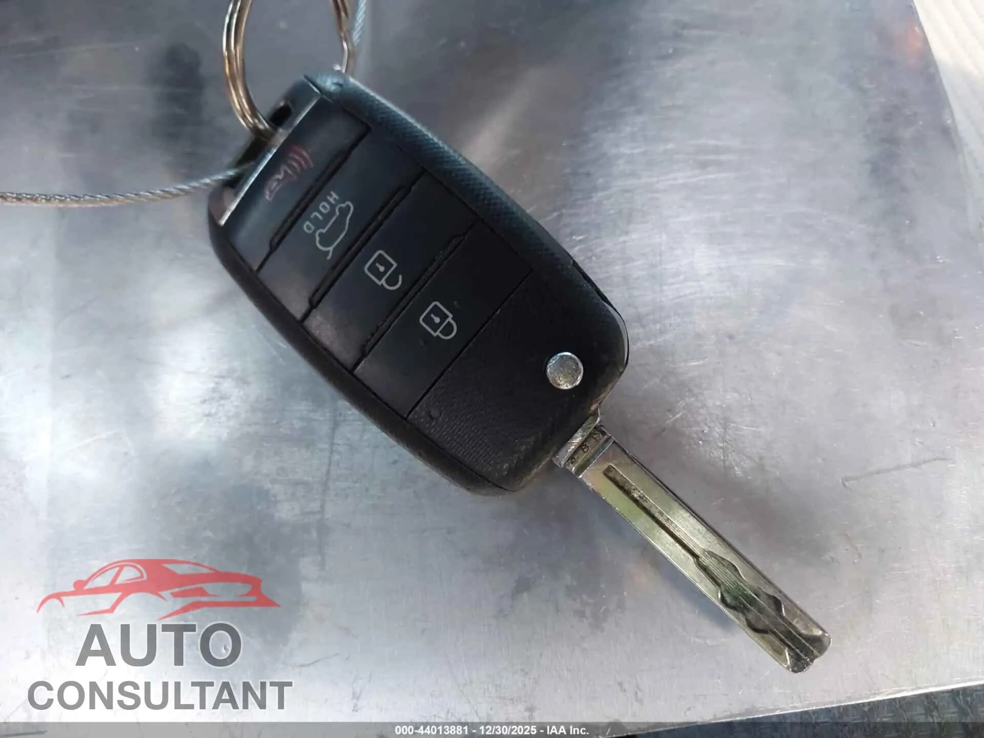 2015 KIA SORENTO Damaged VIN 5XYKTCA60FG571415 – photo 11 2015 KIA SORENTO Damaged VIN 5XYKTCA60FG571415 – photo 11