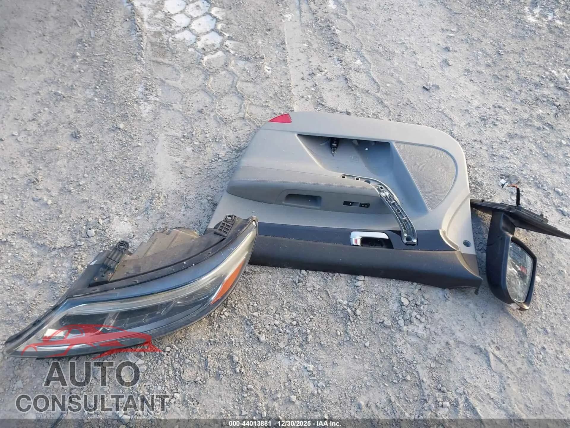 2015 KIA SORENTO Damaged VIN 5XYKTCA60FG571415 – photo 12 2015 KIA SORENTO Damaged VIN 5XYKTCA60FG571415 – photo 12