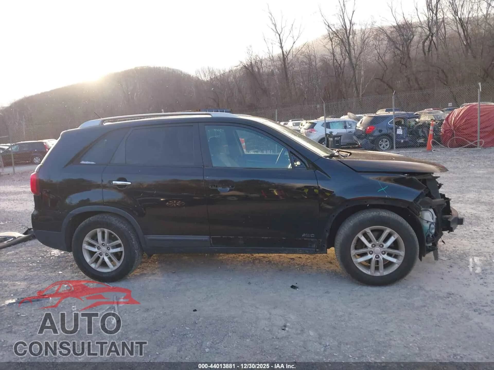 2015 KIA SORENTO Damaged VIN 5XYKTCA60FG571415 – photo 14 2015 KIA SORENTO Damaged VIN 5XYKTCA60FG571415 – photo 14