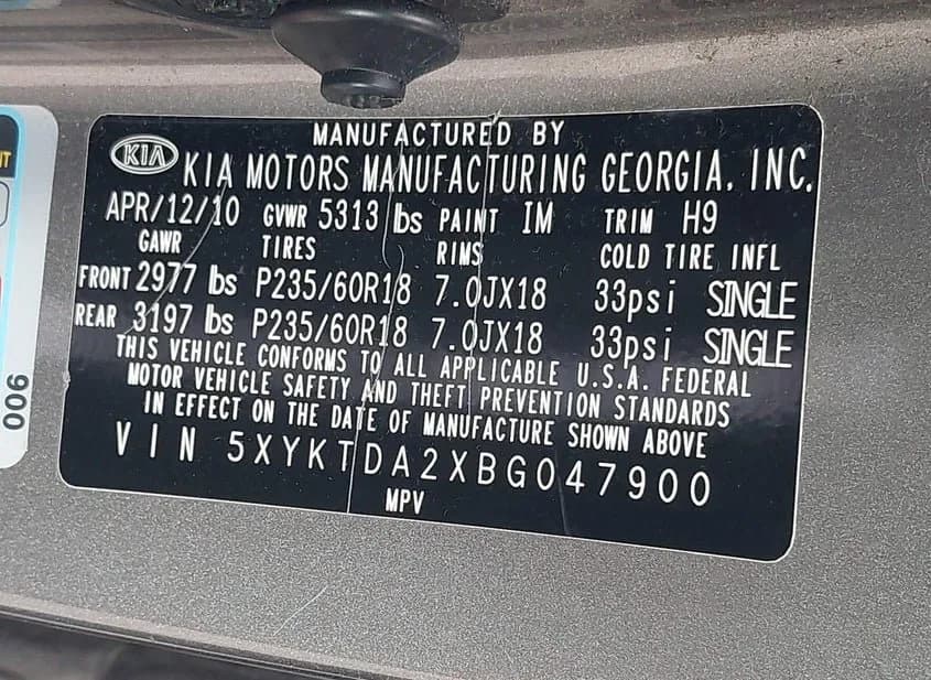 2011 KIA Sorento Used VIN 5XYKTDA2XBG047900 – trunk area 2011 KIA Sorento Used VIN 5XYKTDA2XBG047900 – trunk area