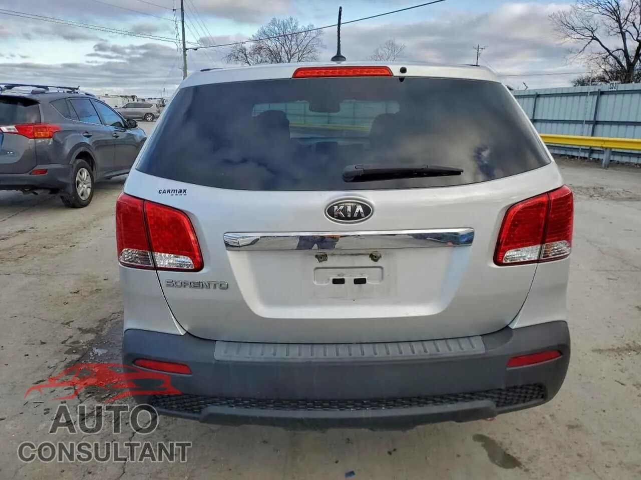 2013 KIA SORENTO Damaged VIN 5XYKTDA64DG334669 – engine bay 2013 KIA SORENTO Damaged VIN 5XYKTDA64DG334669 – engine bay