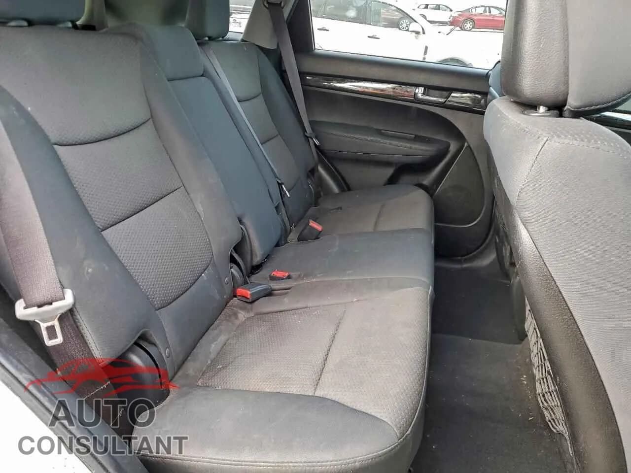 2013 KIA SORENTO Damaged VIN 5XYKTDA64DG334669 – photo 11 2013 KIA SORENTO Damaged VIN 5XYKTDA64DG334669 – photo 11