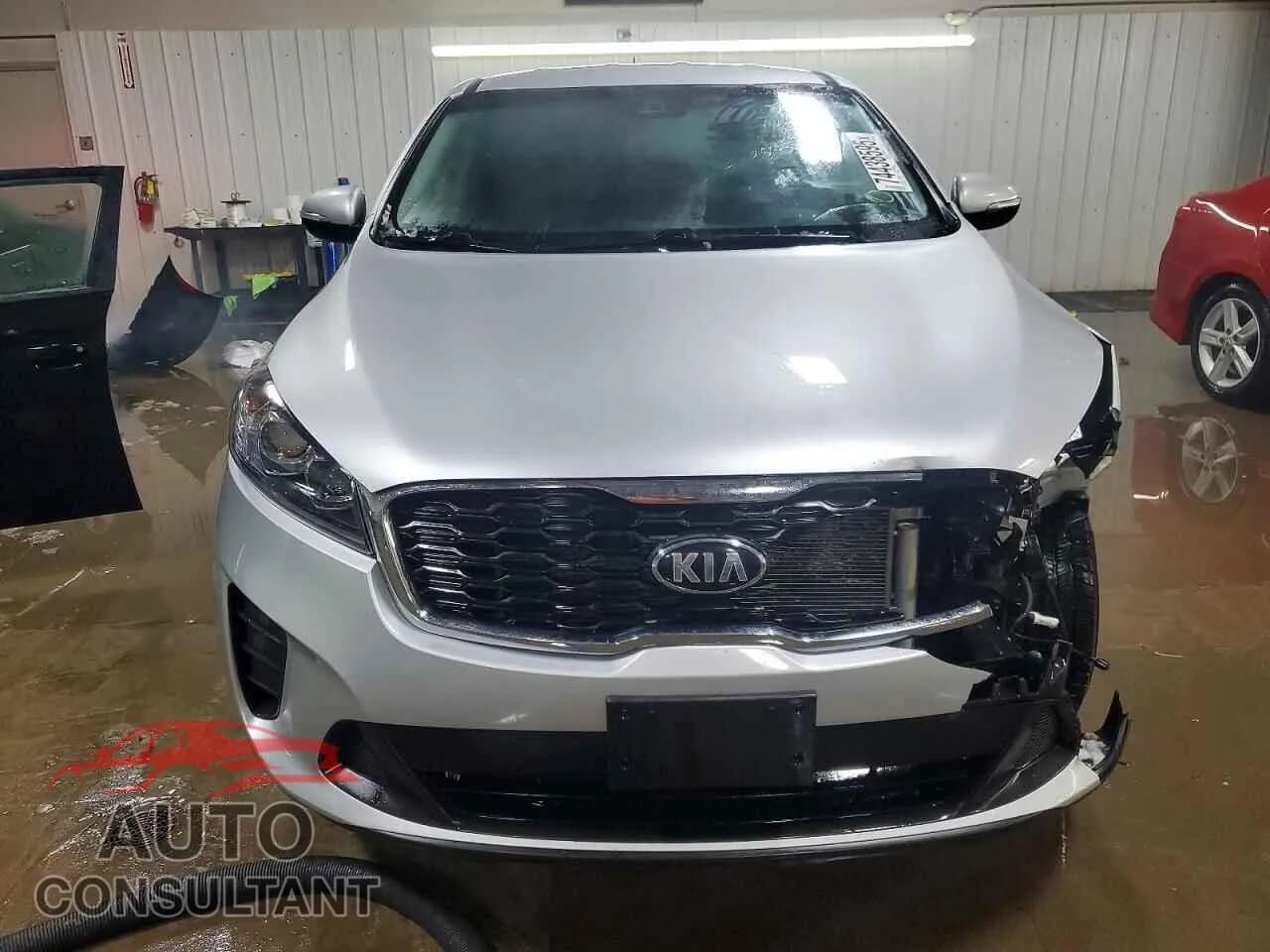 2019 KIA SORENTO Damaged VIN 5XYPG4A30KG451632 – interior seats 2019 KIA SORENTO Damaged VIN 5XYPG4A30KG451632 – interior seats